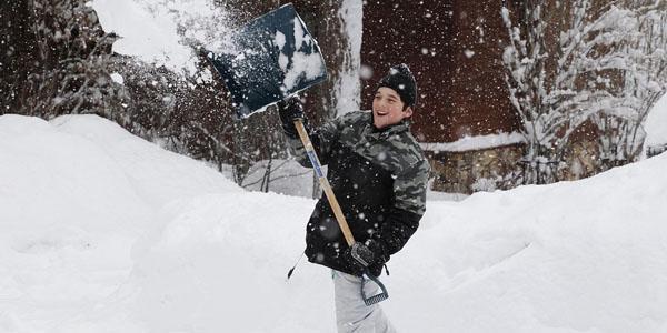 Pros and Cons of Shoveling Snow – Gastonia Chiropractor